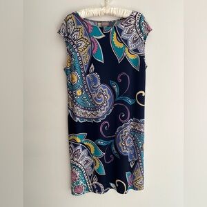 CHICO’S Cap Sleeve Shift Dress Paisley Print Lightweight Stretch Travel Chic